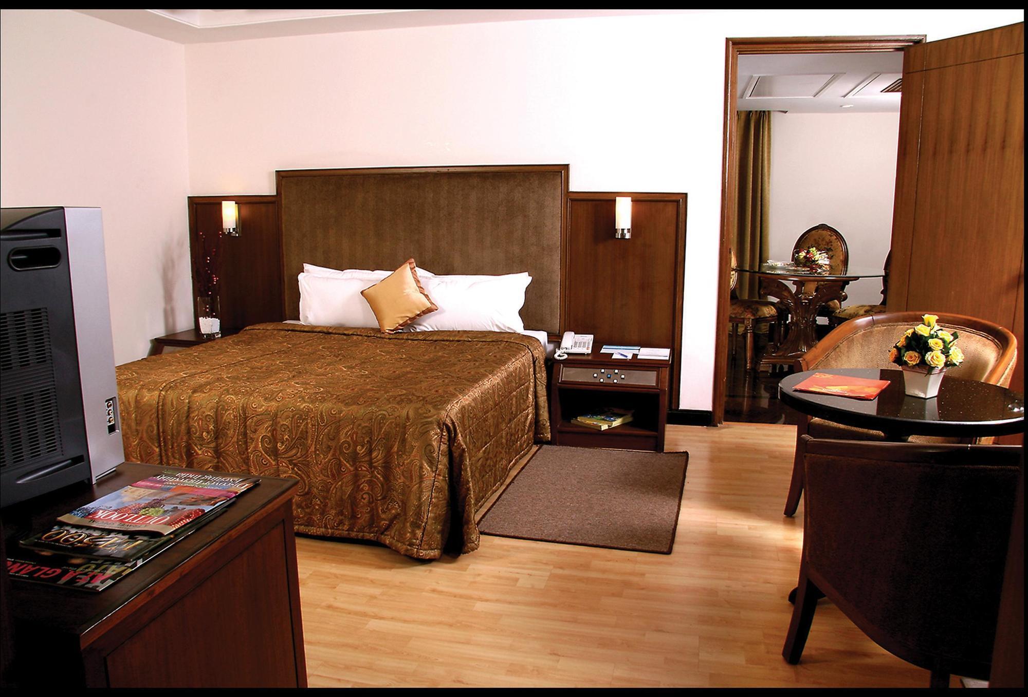 그린 파크 첸나이 호텔 외부 사진 A room at the Taj Bengal