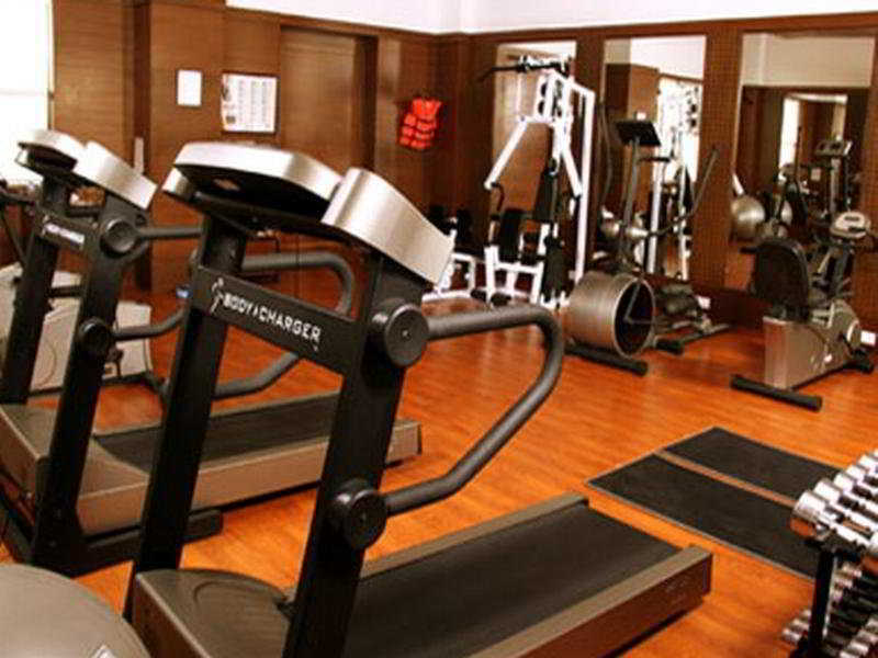 그린 파크 첸나이 호텔 외부 사진 A gym