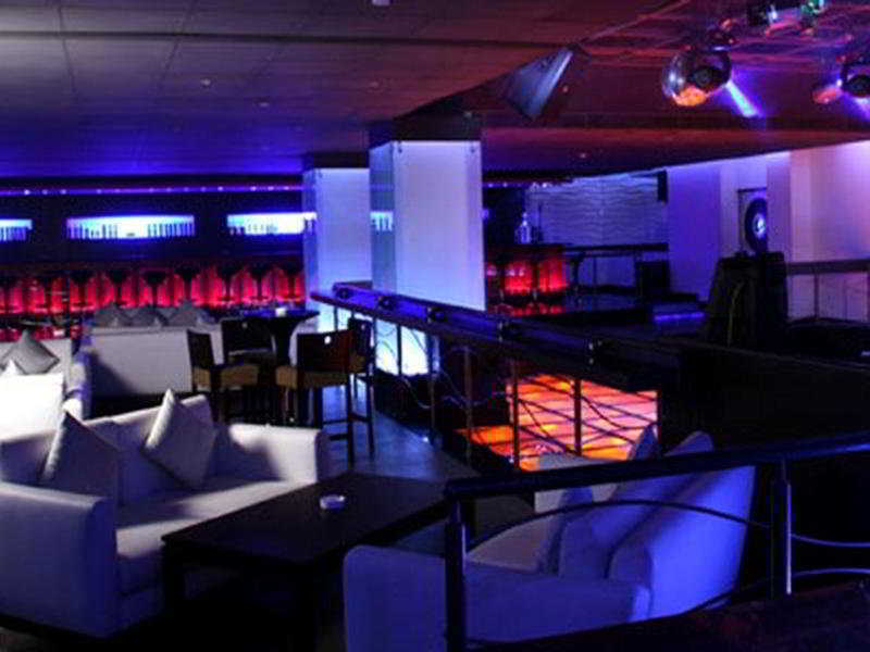 그린 파크 첸나이 호텔 외부 사진 The interior of the nightclub