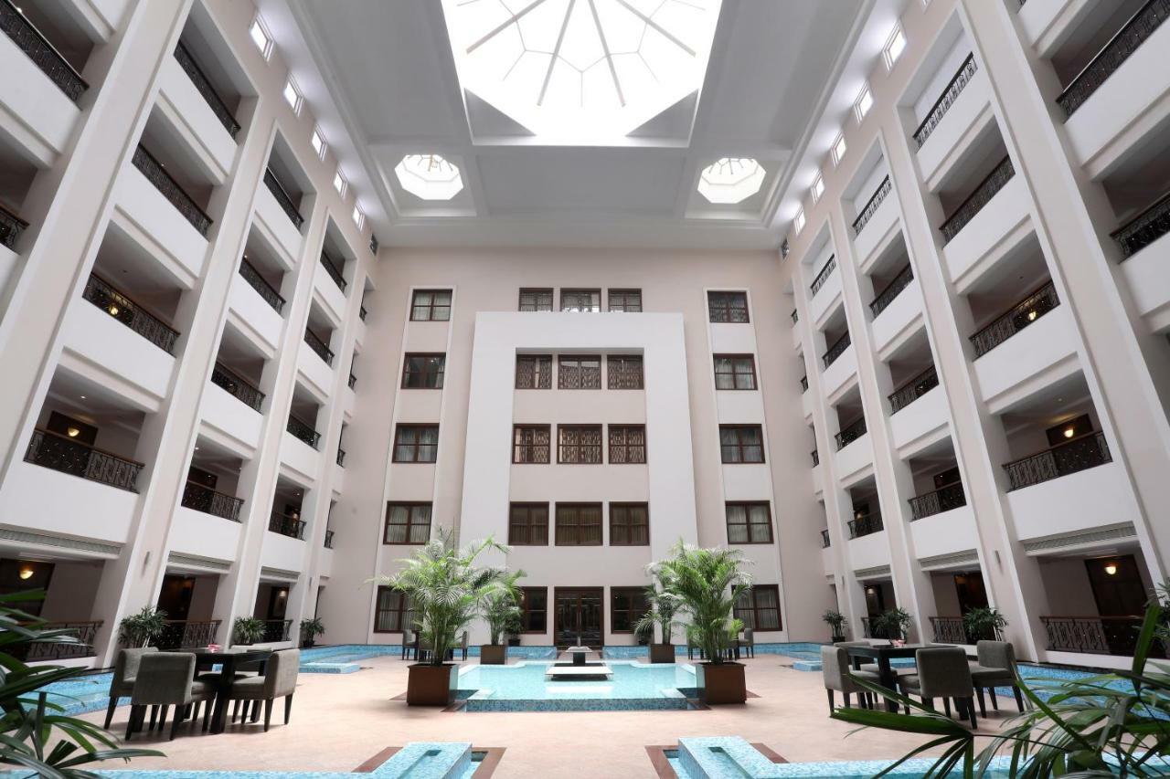 그린 파크 첸나이 호텔 외부 사진 The interior of the hotel