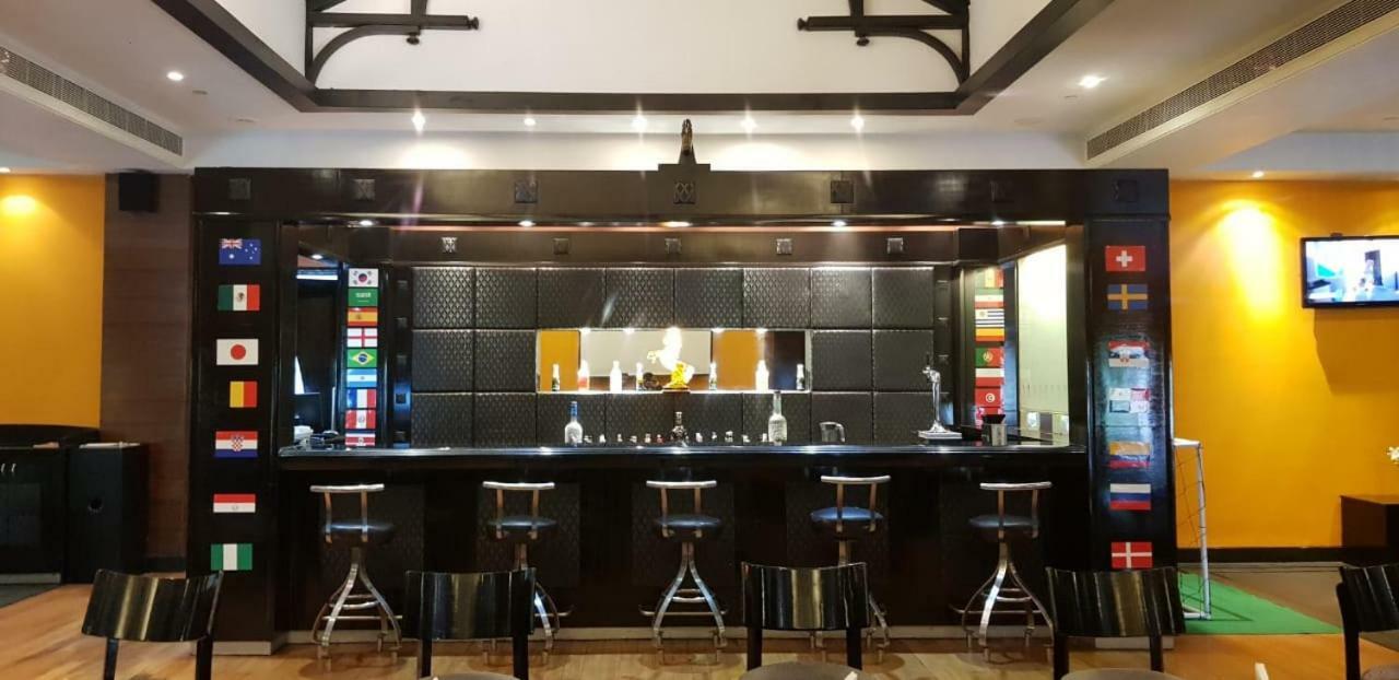 그린 파크 첸나이 호텔 외부 사진 A coffee bar in a coffee shop